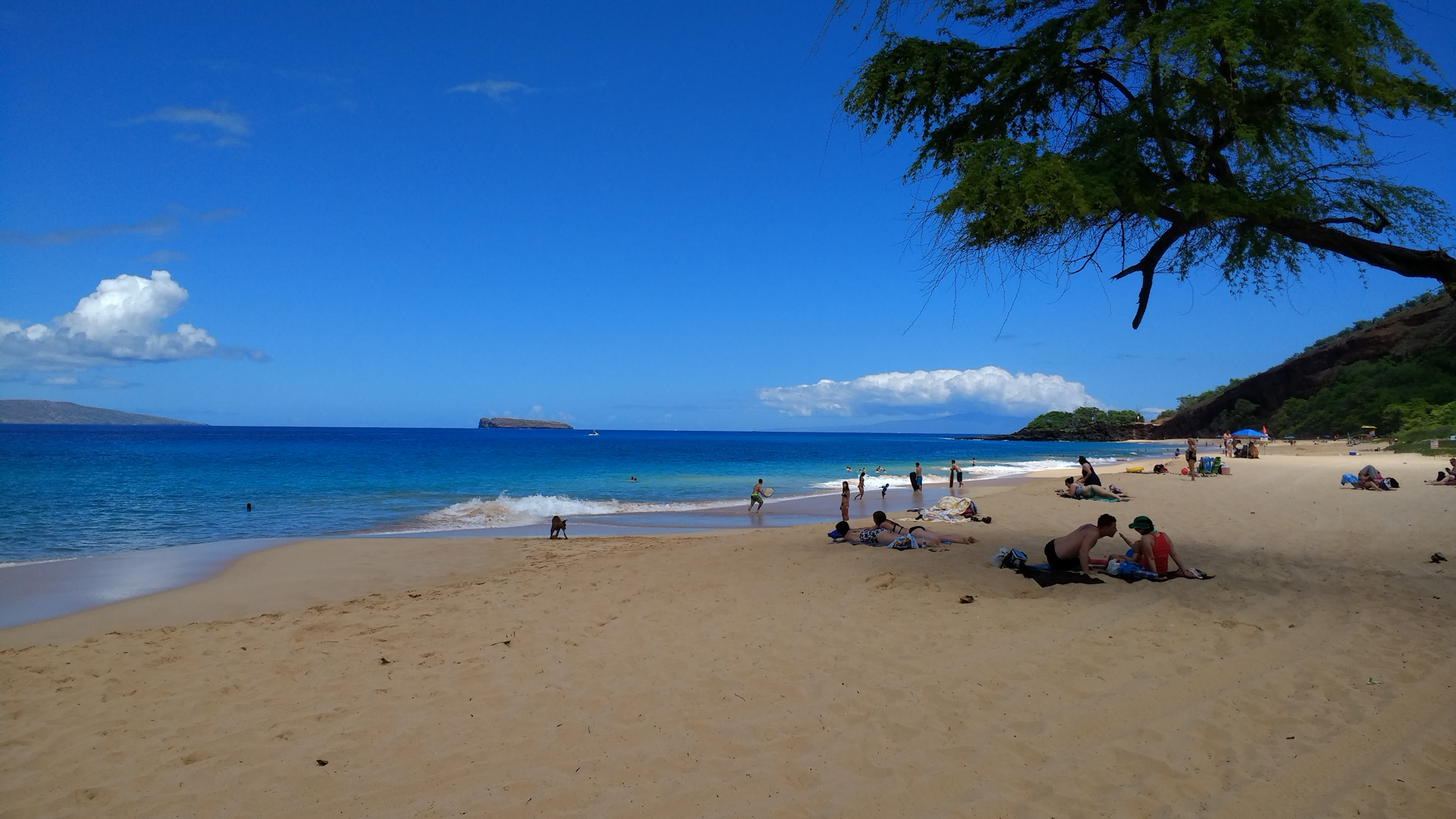 Big Beach, Molokini on horizon